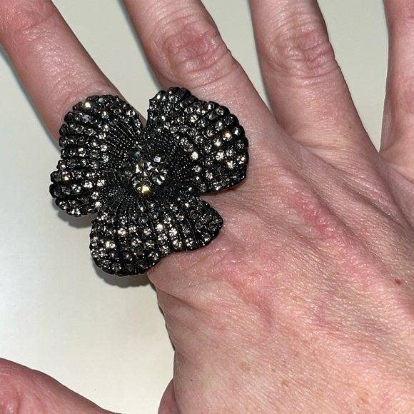 Vintage | Elegant Floral Cocktail Ring!! - Picture 2 of 8